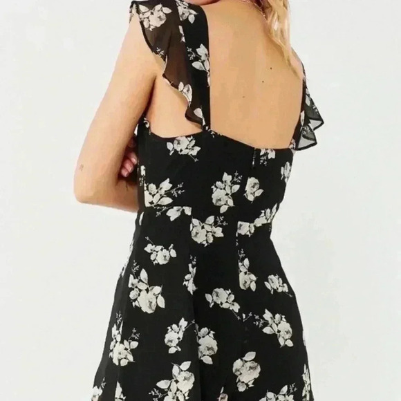 Urban outfitters kimchi blue floral romper - Picture 3 of 6